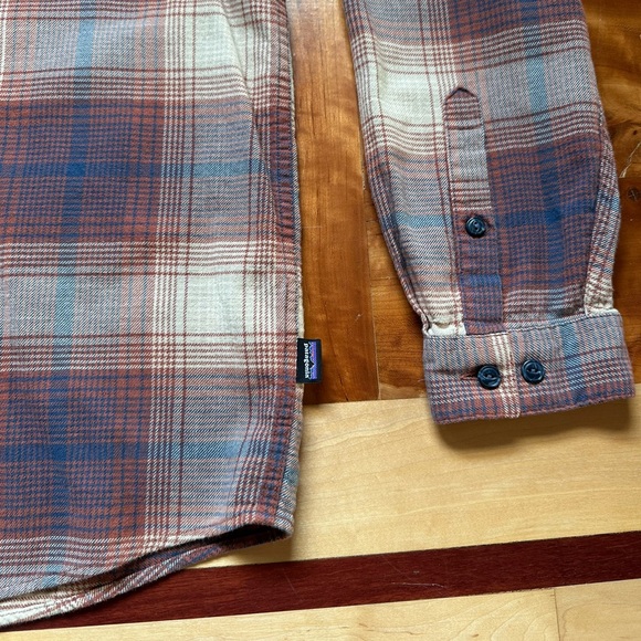 Patagonia Fjord flannel long sleeve button up organic cotton lightweight shirt - Picture 3 of 10